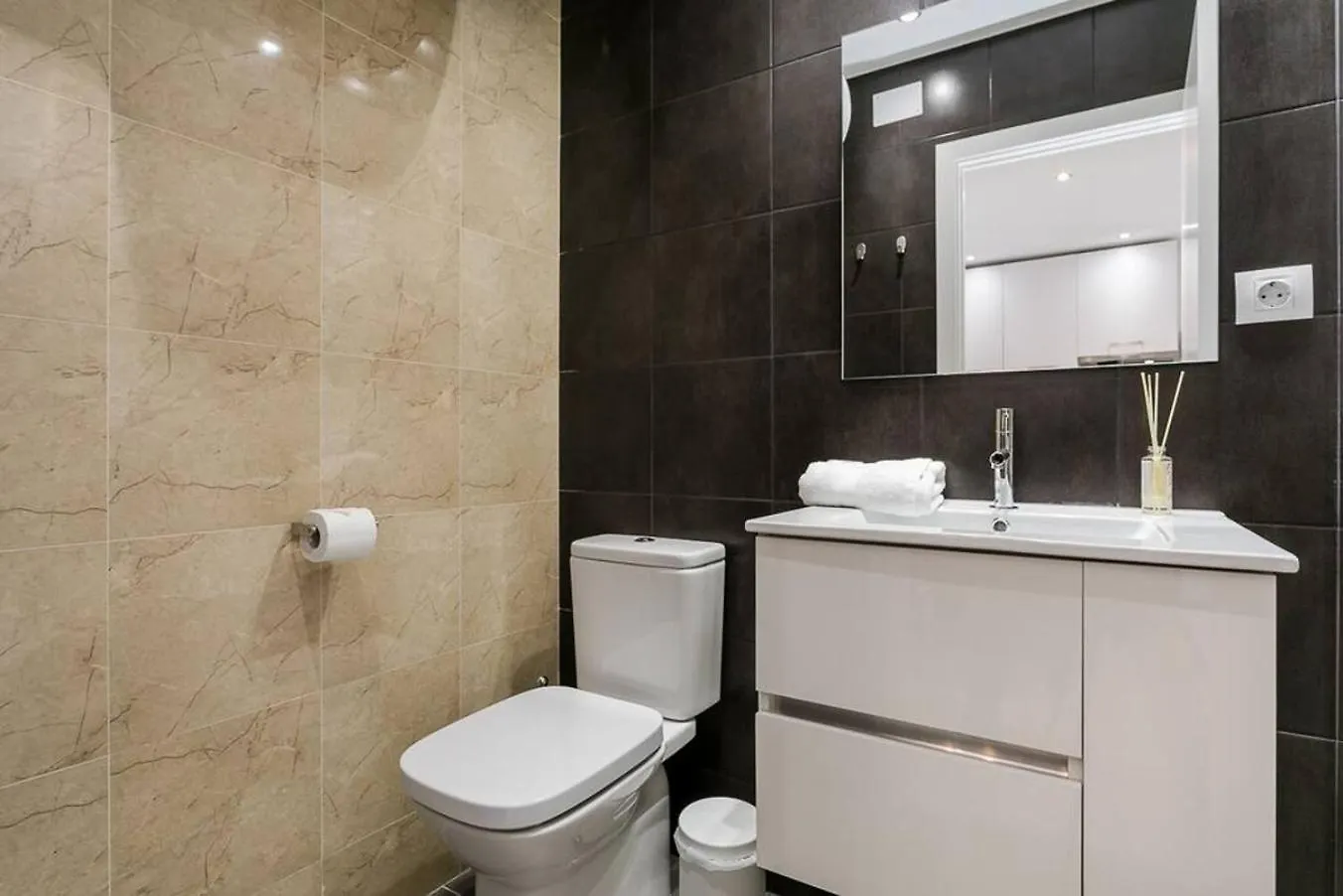 Amazing Attic With Terrace Apartment L'Hospitalet de Llobregat 0*,  Spain